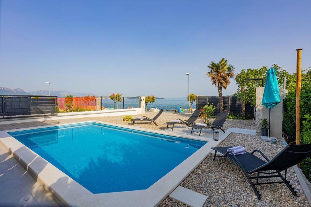 Beachfront Villa Sol&Mar With Heated Pool And Jacuzzi Kastela Exterior photo